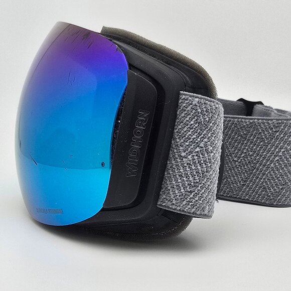 *SOLD* Wildhorn Outfitters Roca Black Frame Aurora Stealth Ice Blue Lens Goggles - Picture 3 of 8
